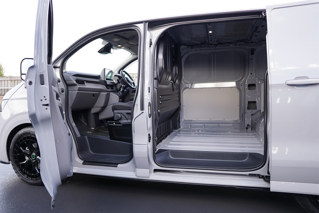 Used Volkswagen Transporter 2025 for sale - 76580351: Photo 44