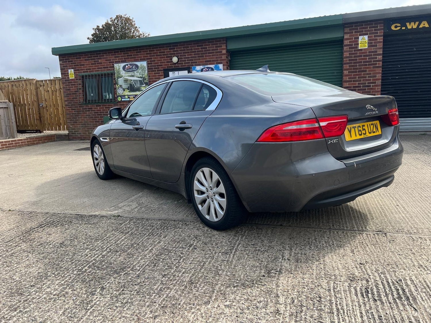 Used Jaguar XE 2015 for sale - 75639287: Photo 2