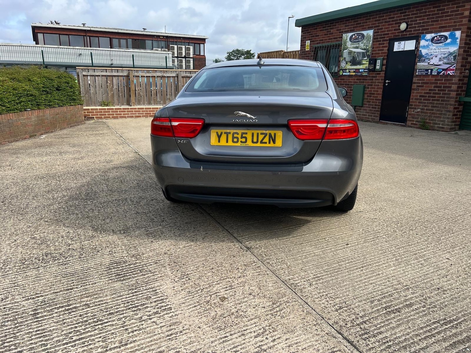 Used Jaguar XE 2015 for sale - 75639287: Photo 4