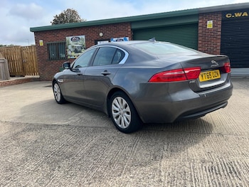 Used Jaguar XE 2015 for sale - 75639287: Photo 4
