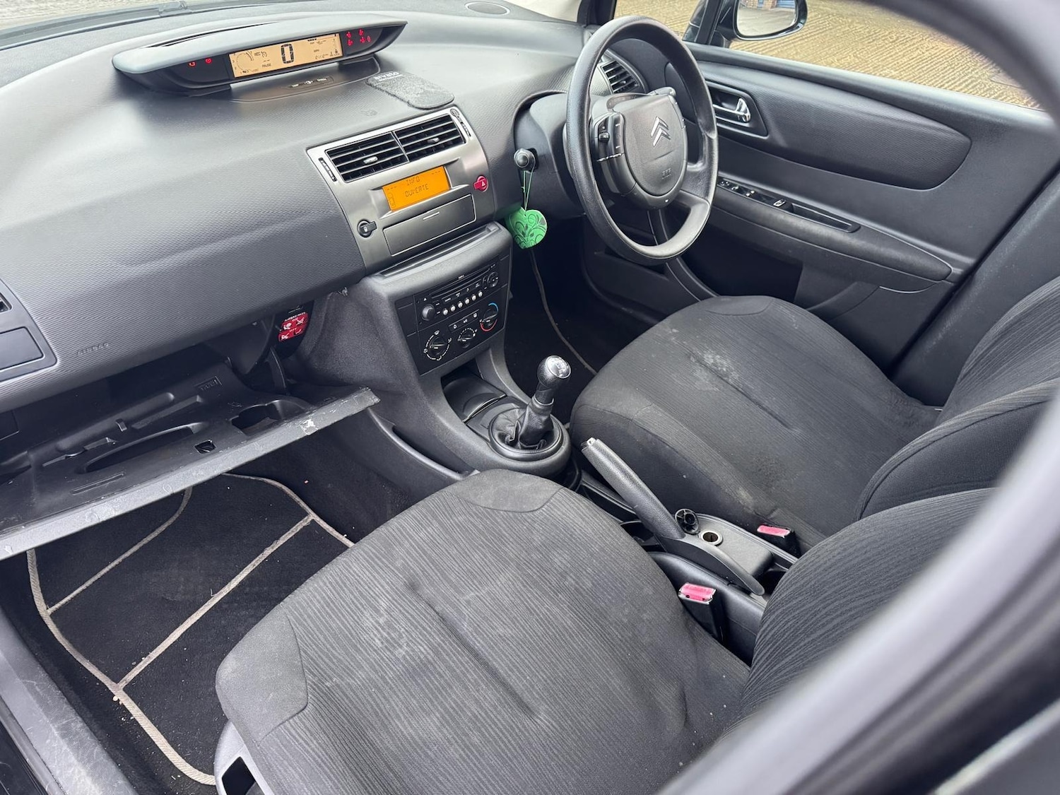 Used Citroen C4 2010 for sale - 76682395: Photo 15