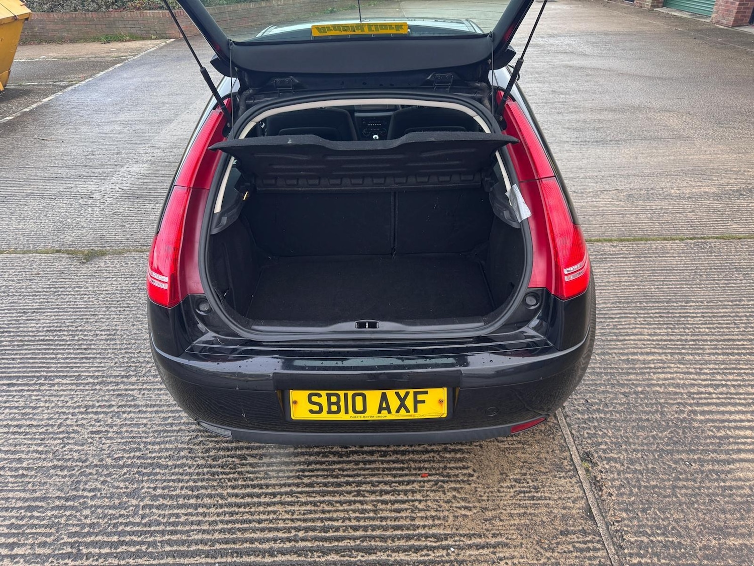 Used Citroen C4 2010 for sale - 76682395: Photo 9