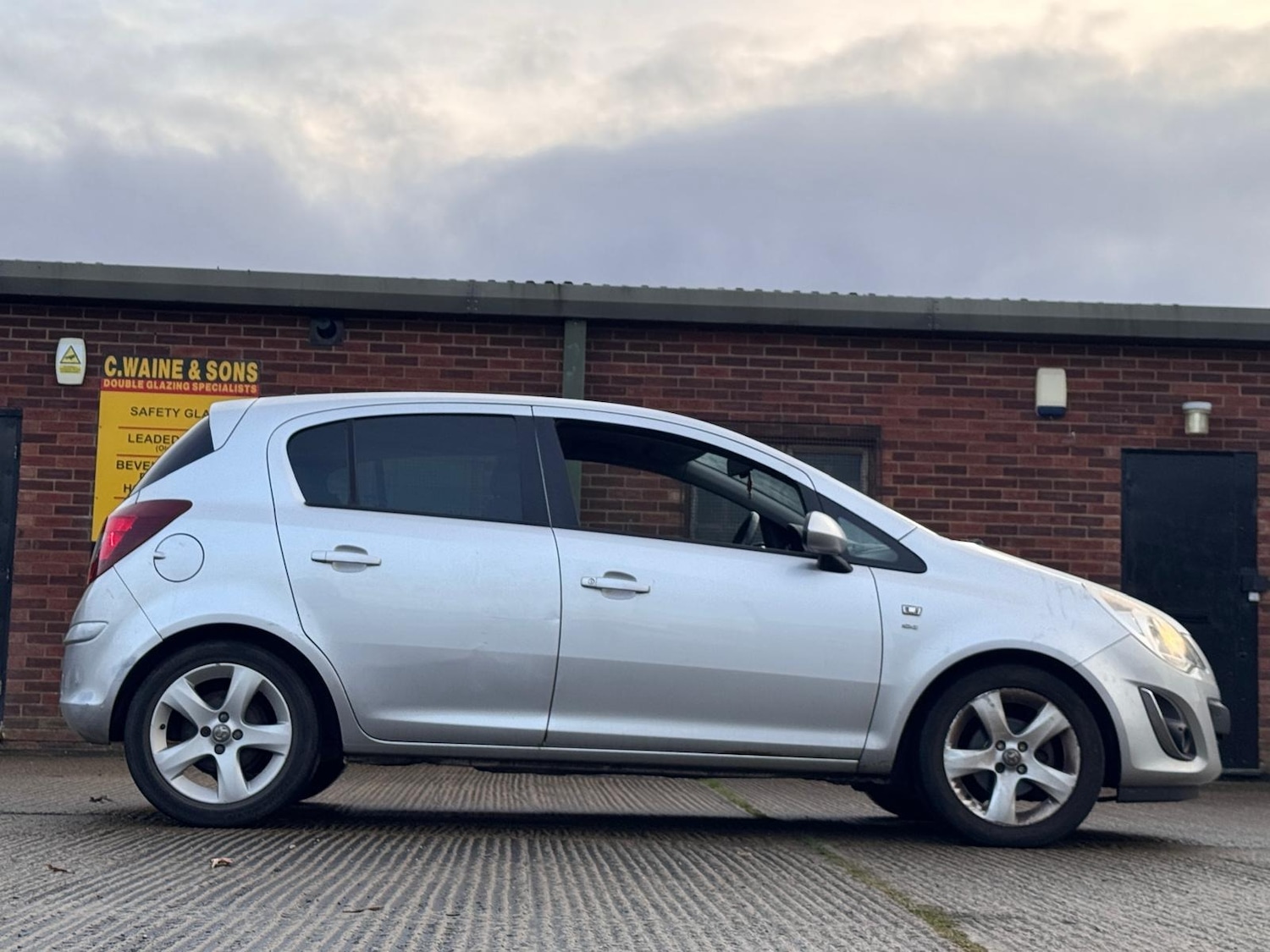 Used Vauxhall Corsa 2011 for sale - 76684429: Photo 5