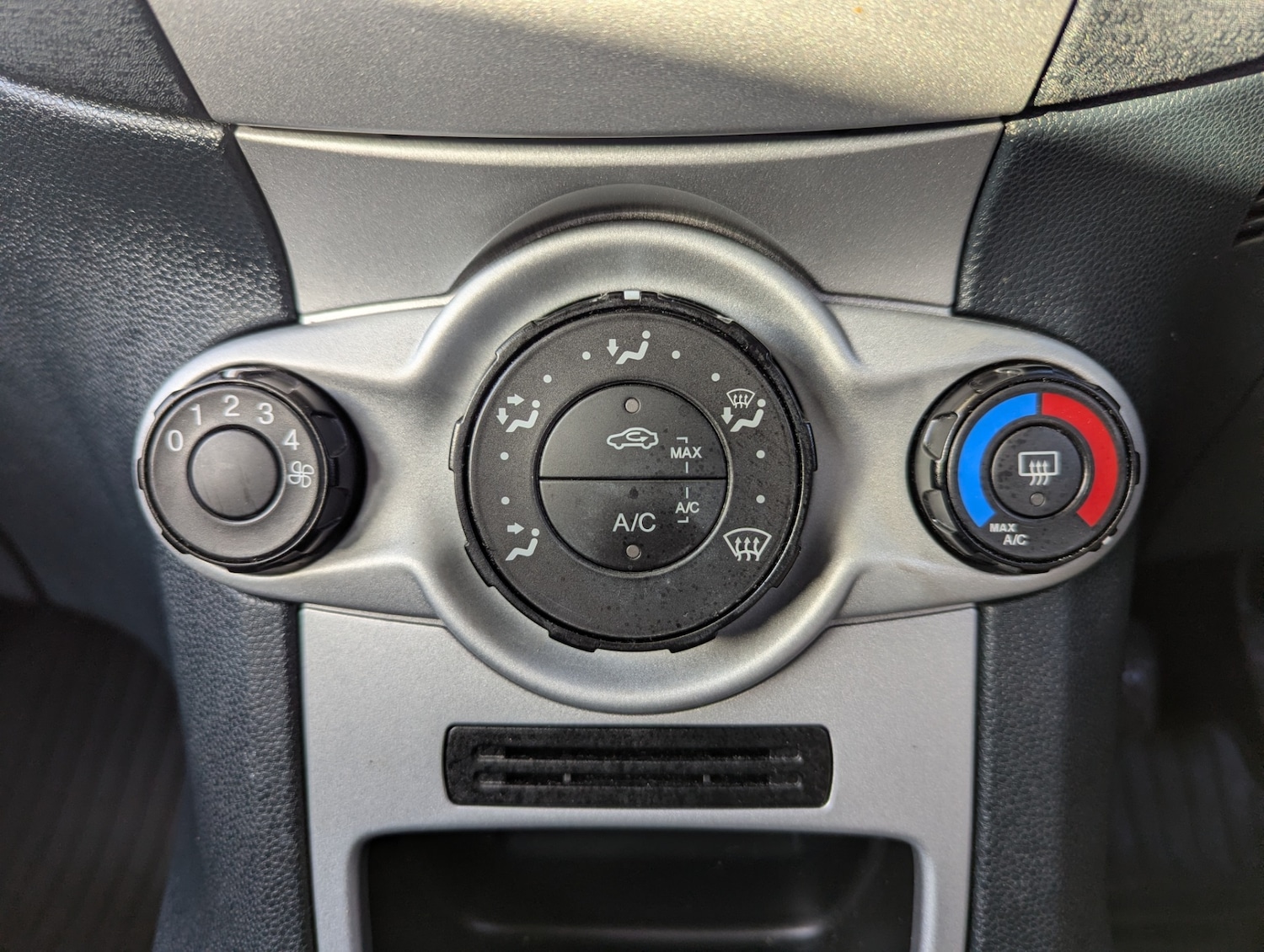 Used Ford Fiesta 2012 for sale - 76684470: Photo 24