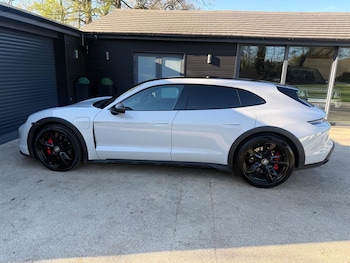 Used Porsche Taycan 2021 for sale - 79617113: Photo