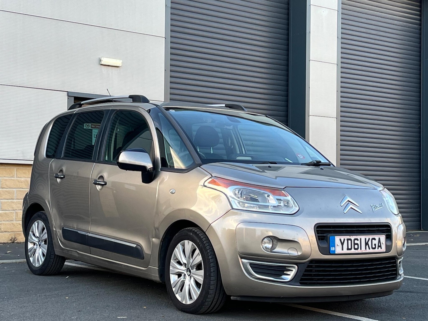 Used Citroen C3 Picasso 2011 for sale - 76926775: Photo 2