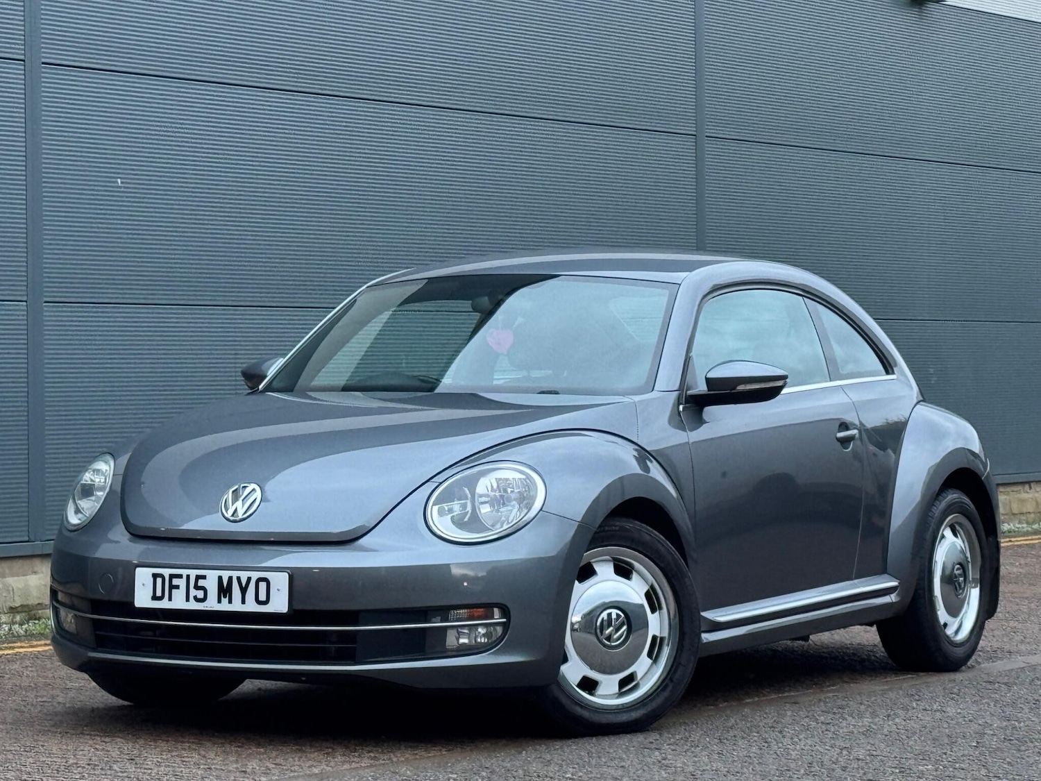 Used Volkswagen Beetle 2015 for sale - 76824606: Photo 2
