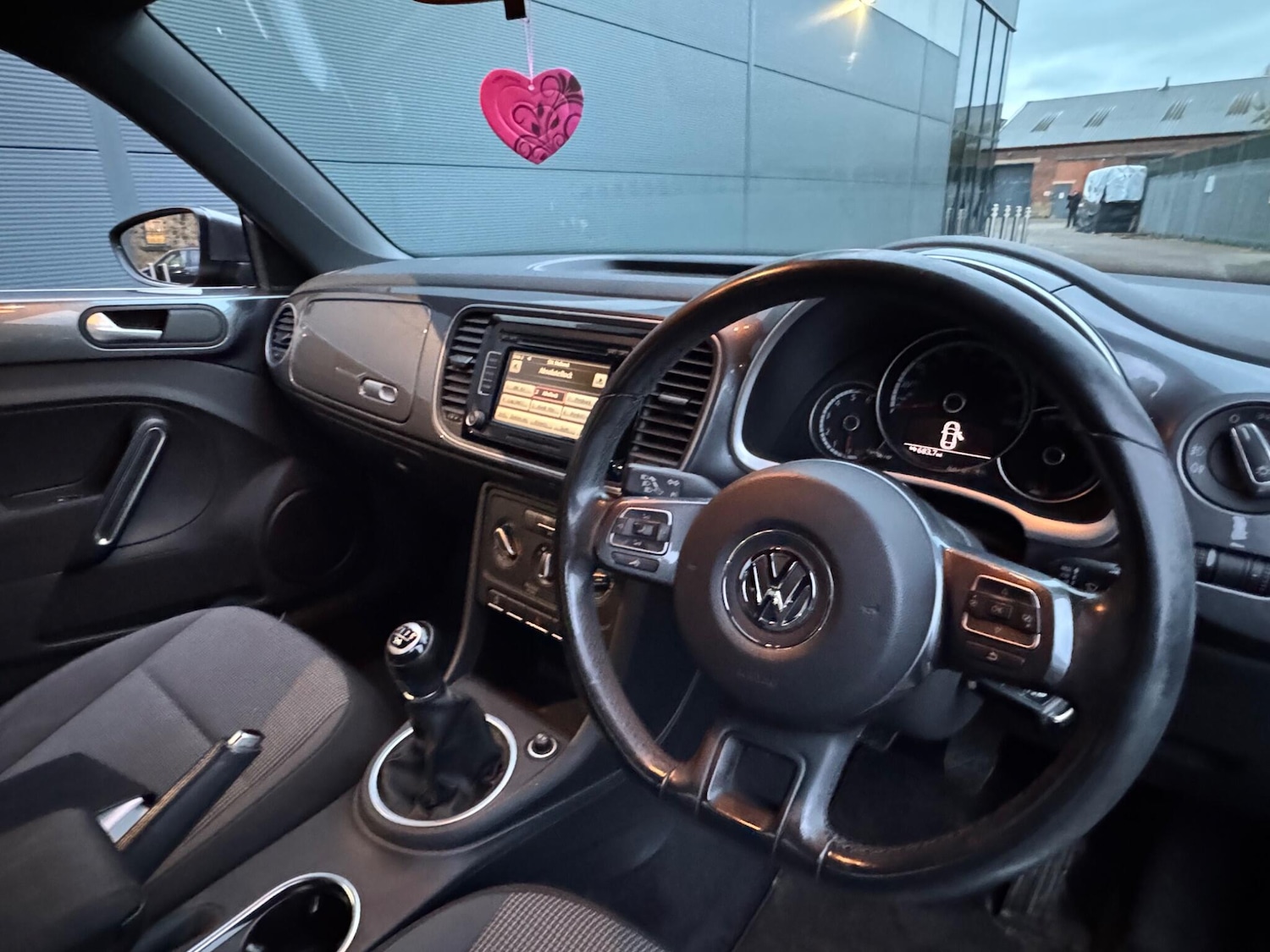 Used Volkswagen Beetle 2015 for sale - 76824606: Photo 25