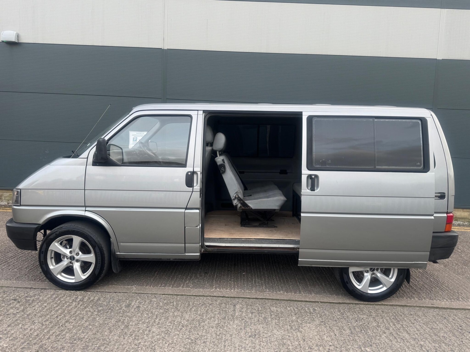 Used Volkswagen Caravelle 1995 for sale - 78128250: Photo 2