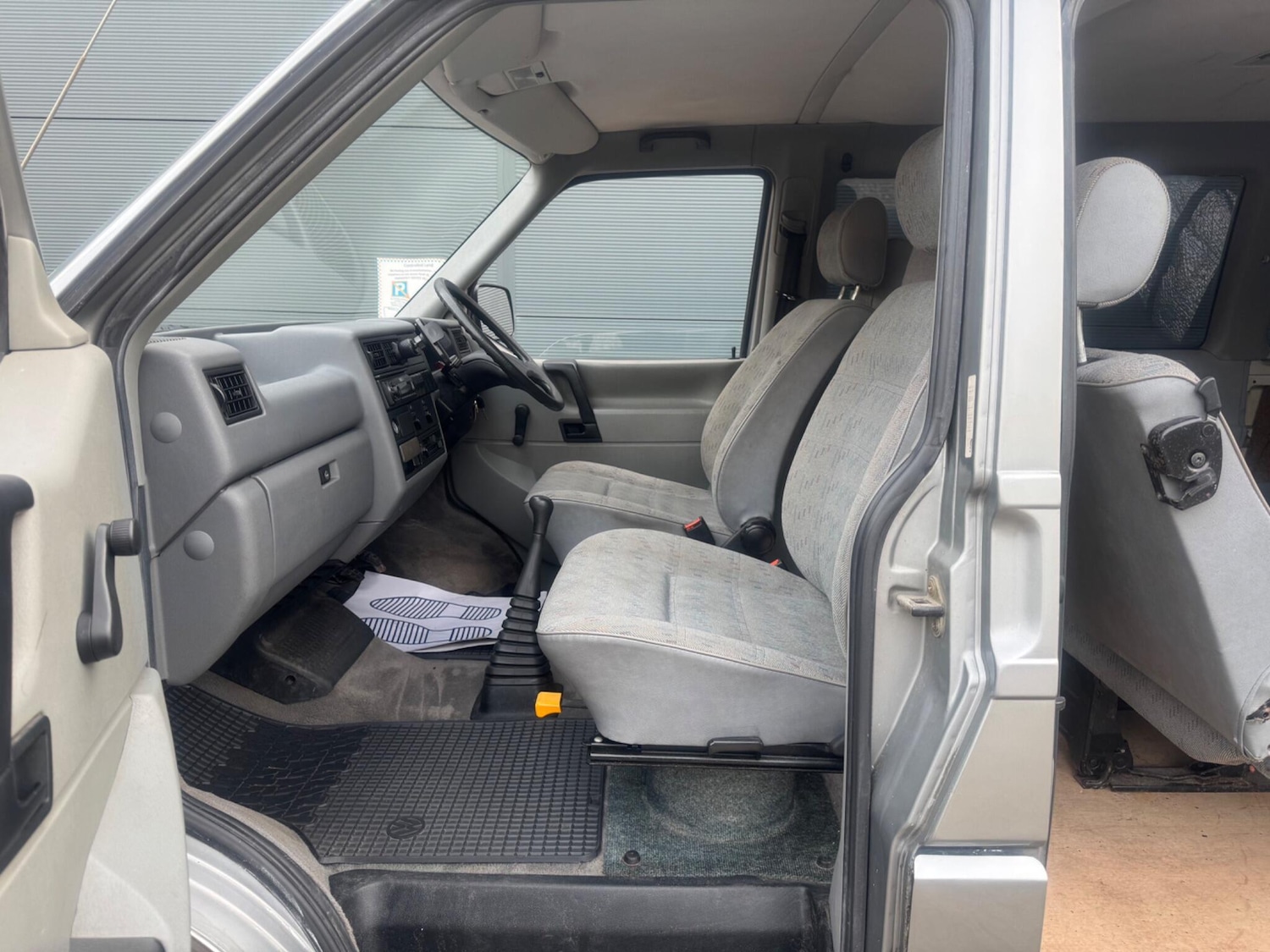 Used Volkswagen Caravelle 1995 for sale - 78128250: Photo 39