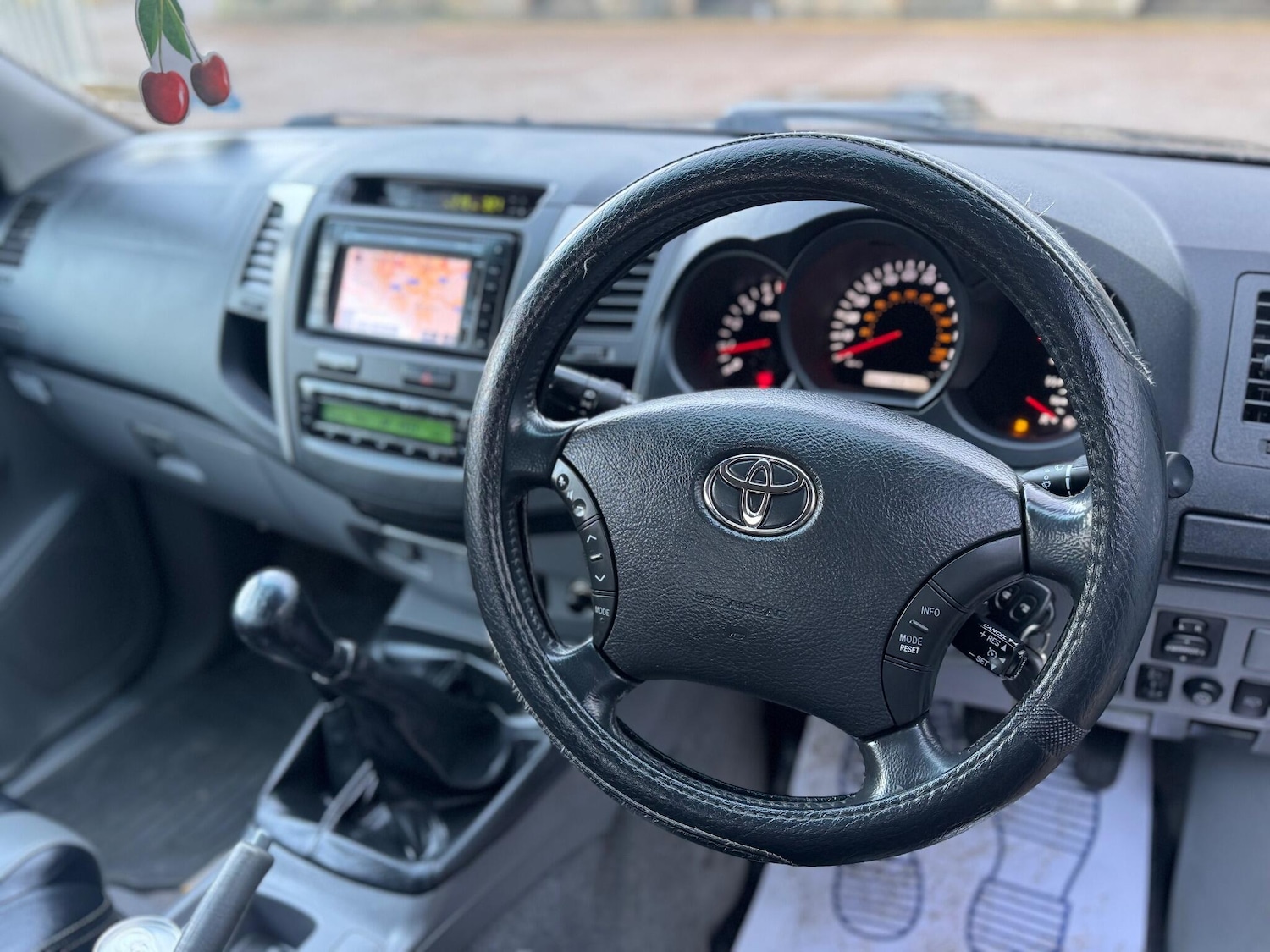 Used Toyota Hilux 2010 for sale - 77163310: Photo 47