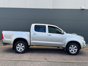 Used Toyota Hilux 2010 for sale - 79847276: Photo