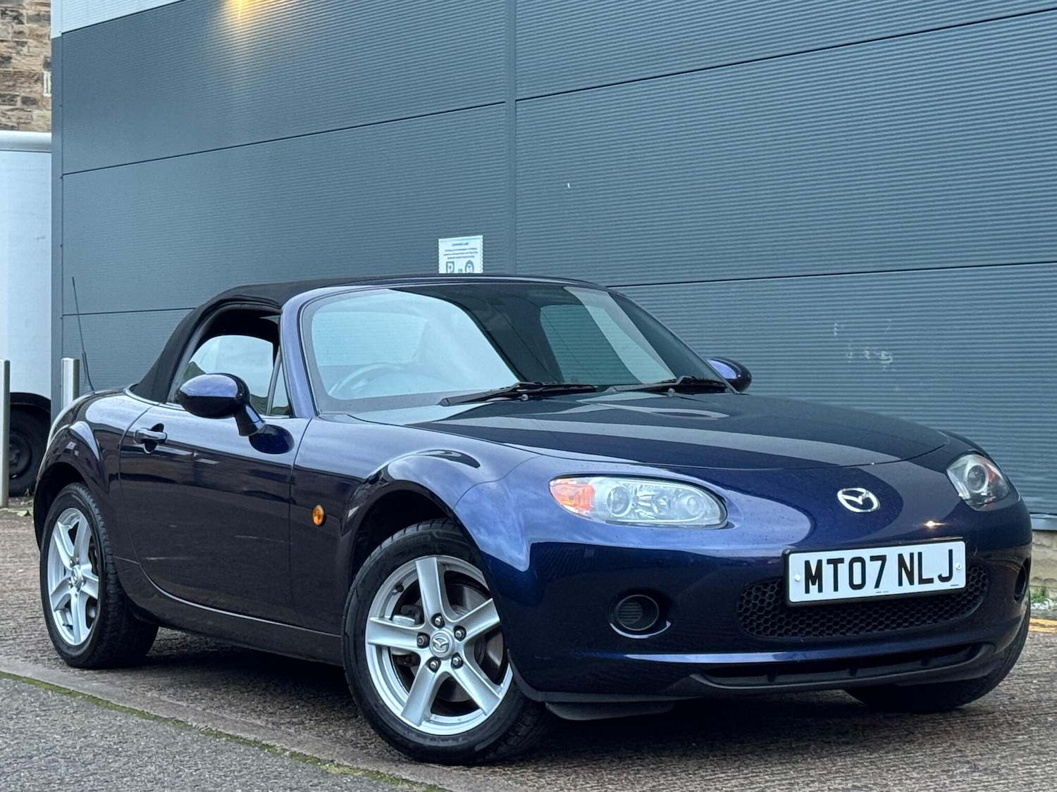 Used Mazda MX-5 2007 for sale - 76976304: Photo 2