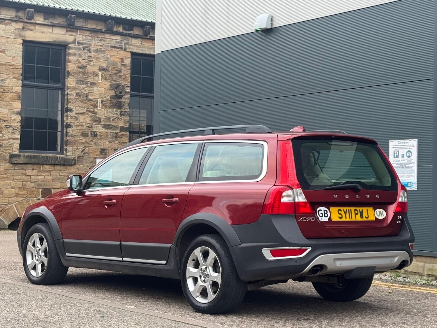 Used Volvo XC70 2011 for sale - 77101865: Photo 10