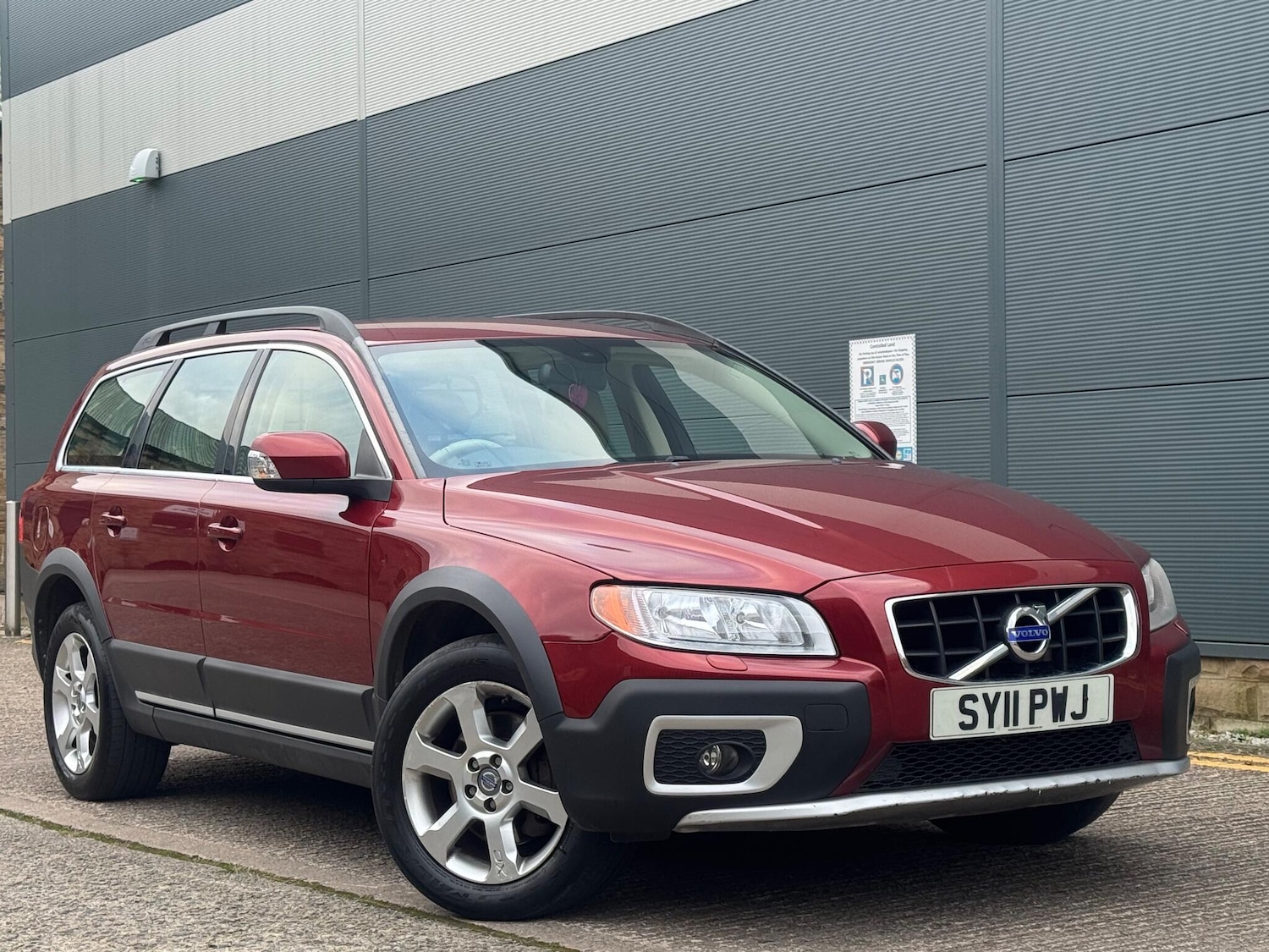 Used Volvo XC70 2011 for sale - 77101865: Photo 11