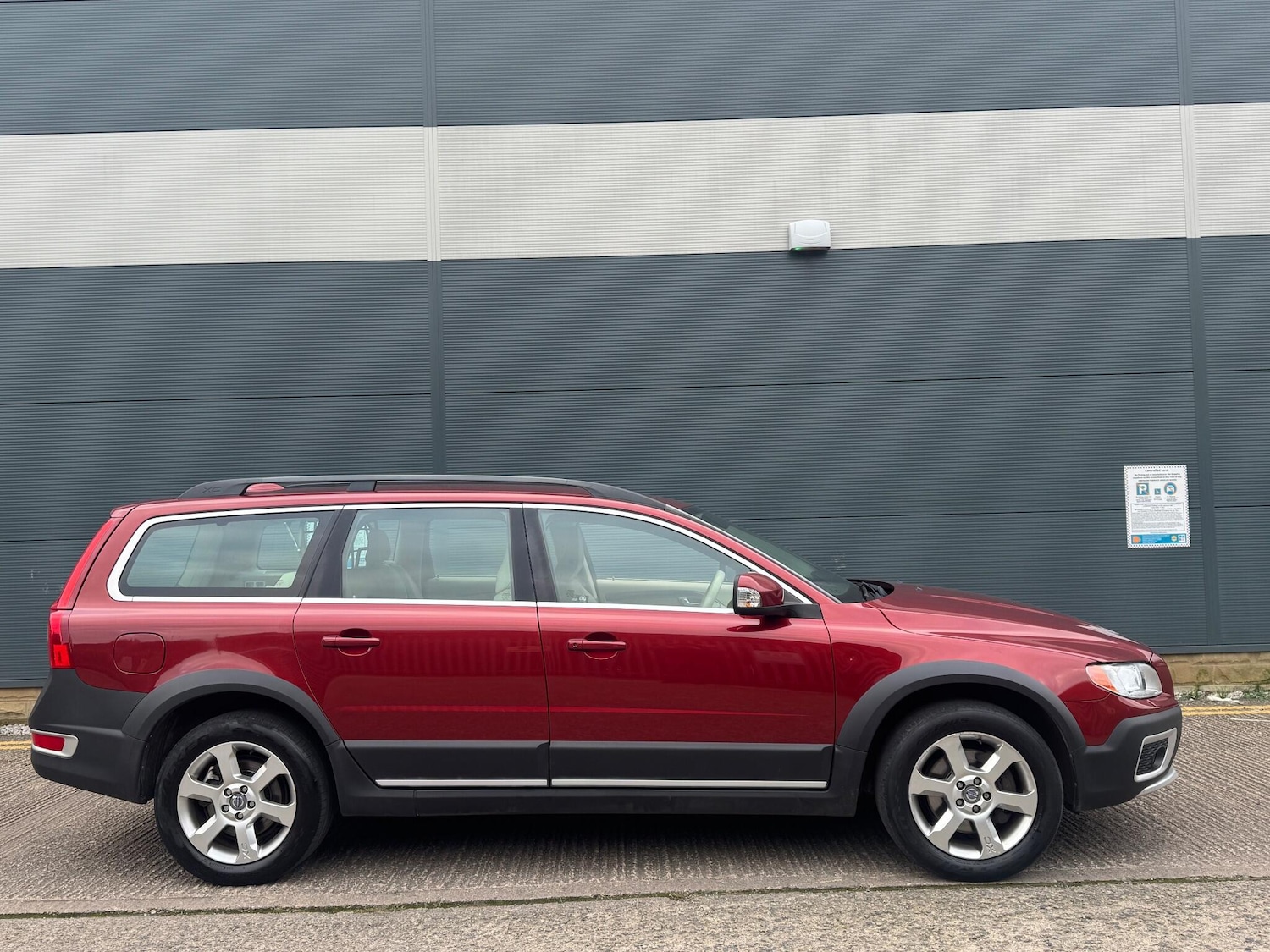 Used Volvo XC70 2011 for sale - 77101865: Photo 13