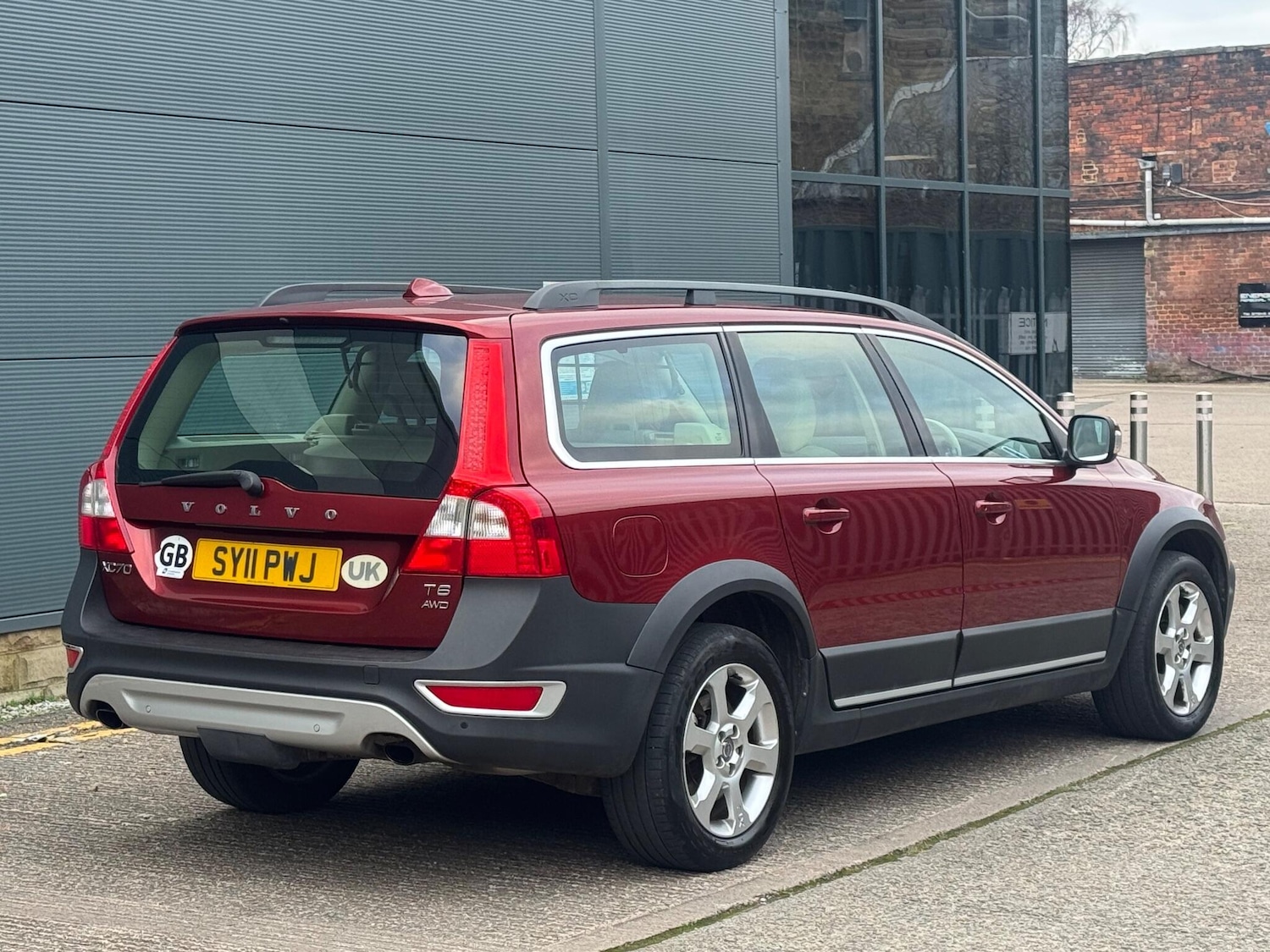 Used Volvo XC70 2011 for sale - 77101865: Photo 16
