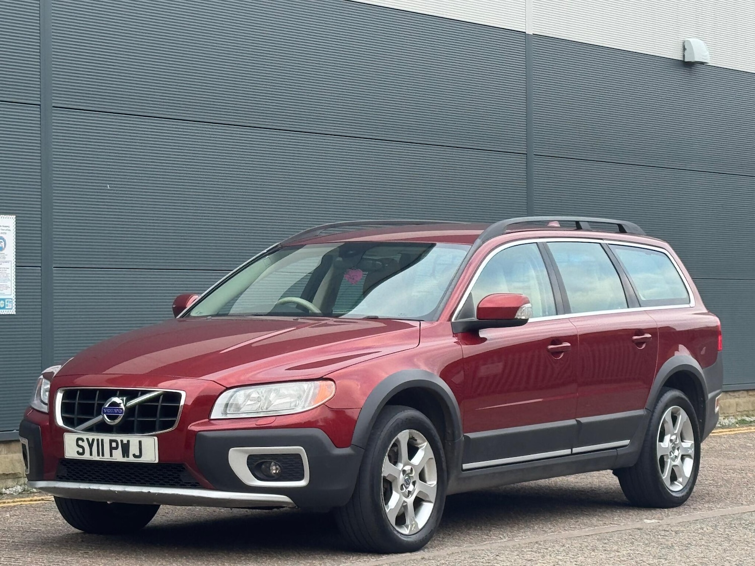 Used Volvo XC70 2011 for sale - 77101865: Photo 5