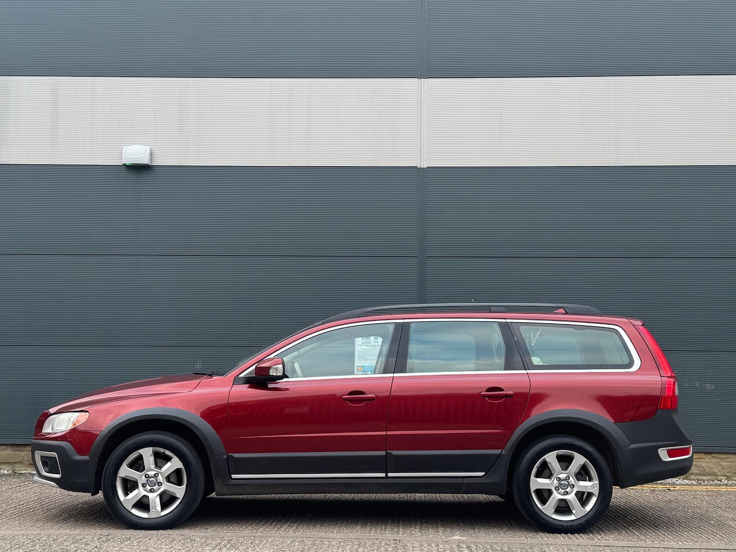 Used Volvo XC70 2011 for sale - 77101865: Photo 7