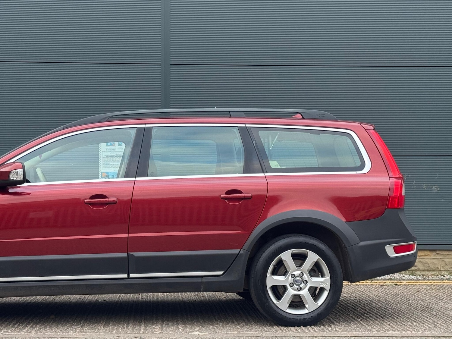 Used Volvo XC70 2011 for sale - 77101865: Photo 9