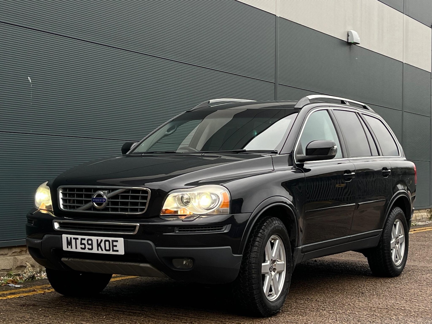 Used Volvo XC90 2009 for sale - 76936318: Photo 2