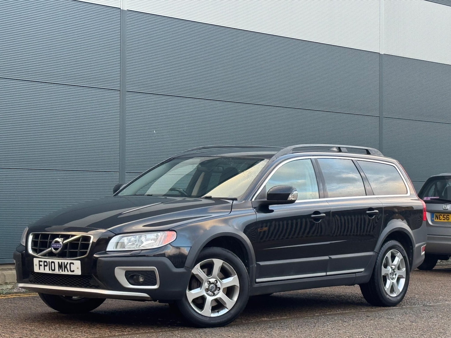 Used Volvo XC70 2010 for sale - 76824601: Photo 1