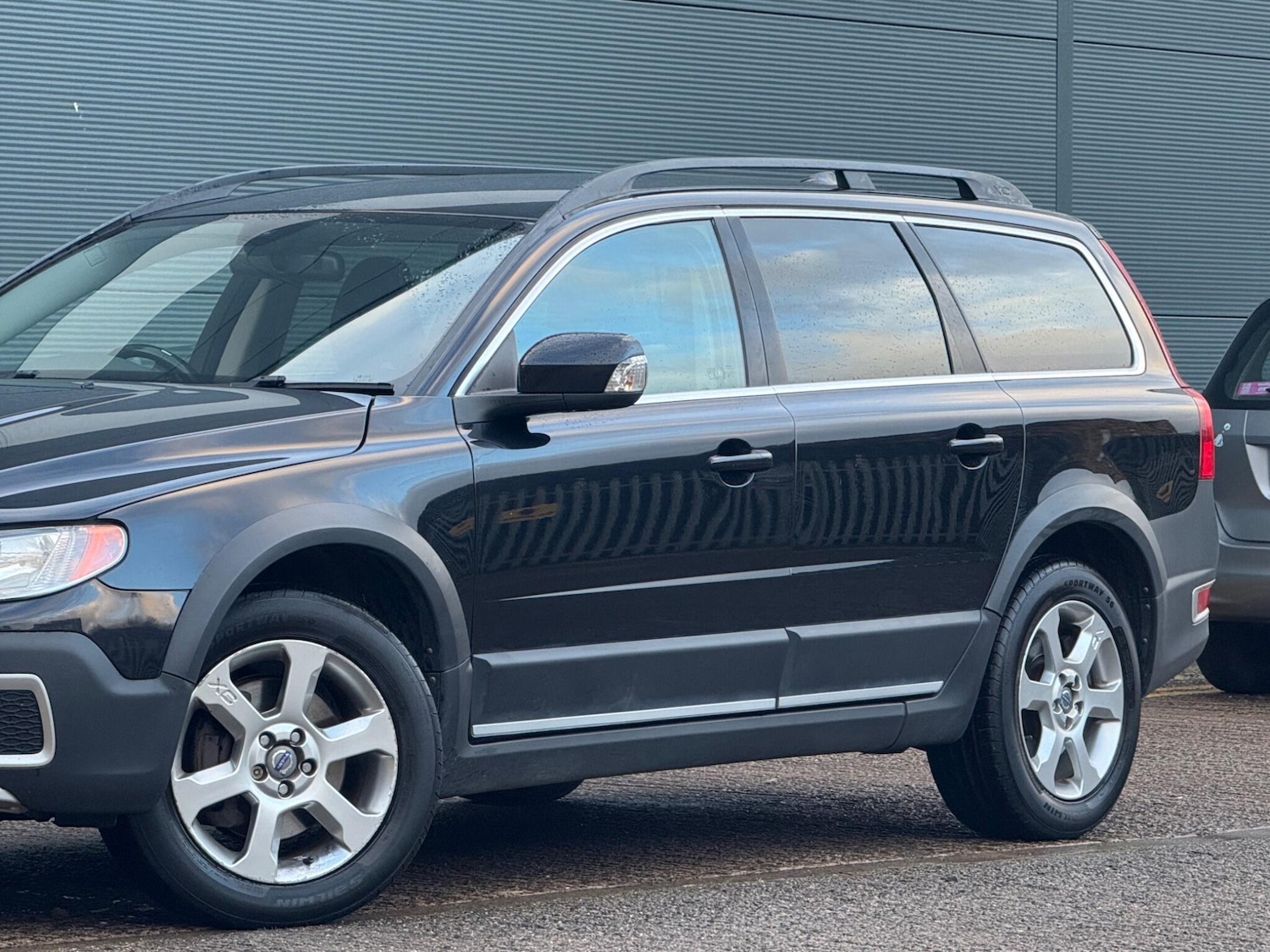 Used Volvo XC70 2010 for sale - 76824601: Photo 3