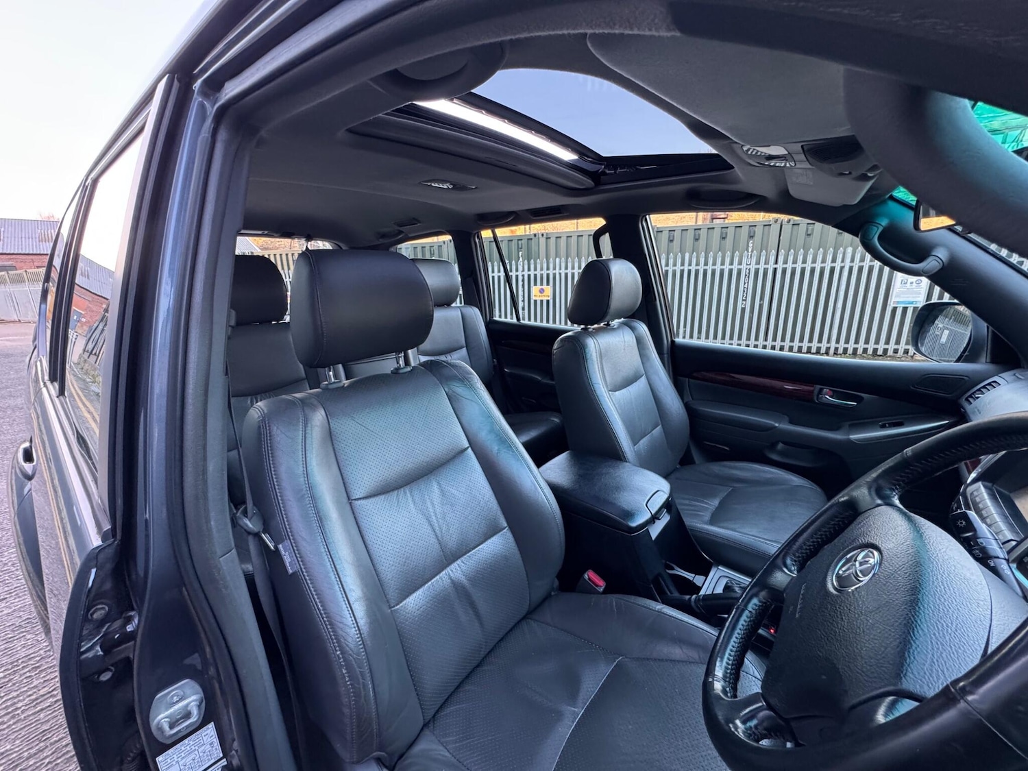 Used Toyota Land Cruiser 2005 for sale - 77738283: Photo 34