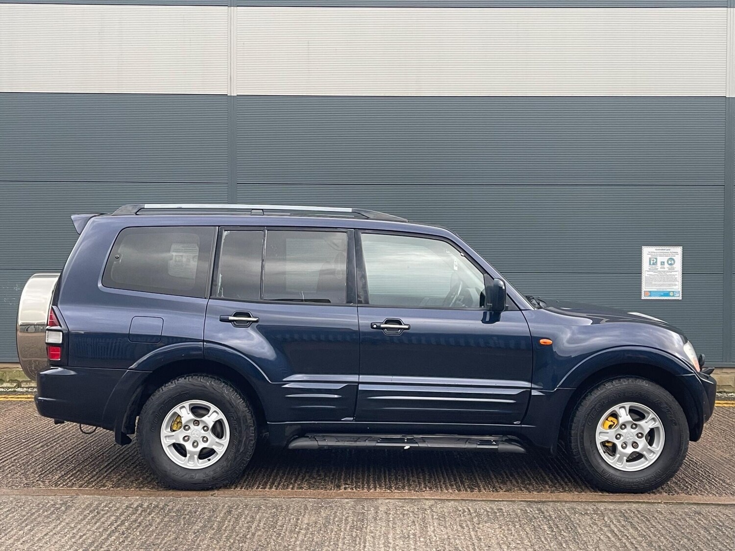 Used Mitsubishi Pajero for sale - 77496136: Photo 15