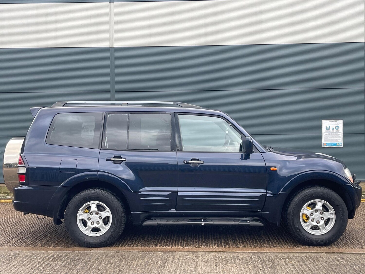 Used Mitsubishi Pajero for sale - 77496136: Photo 30