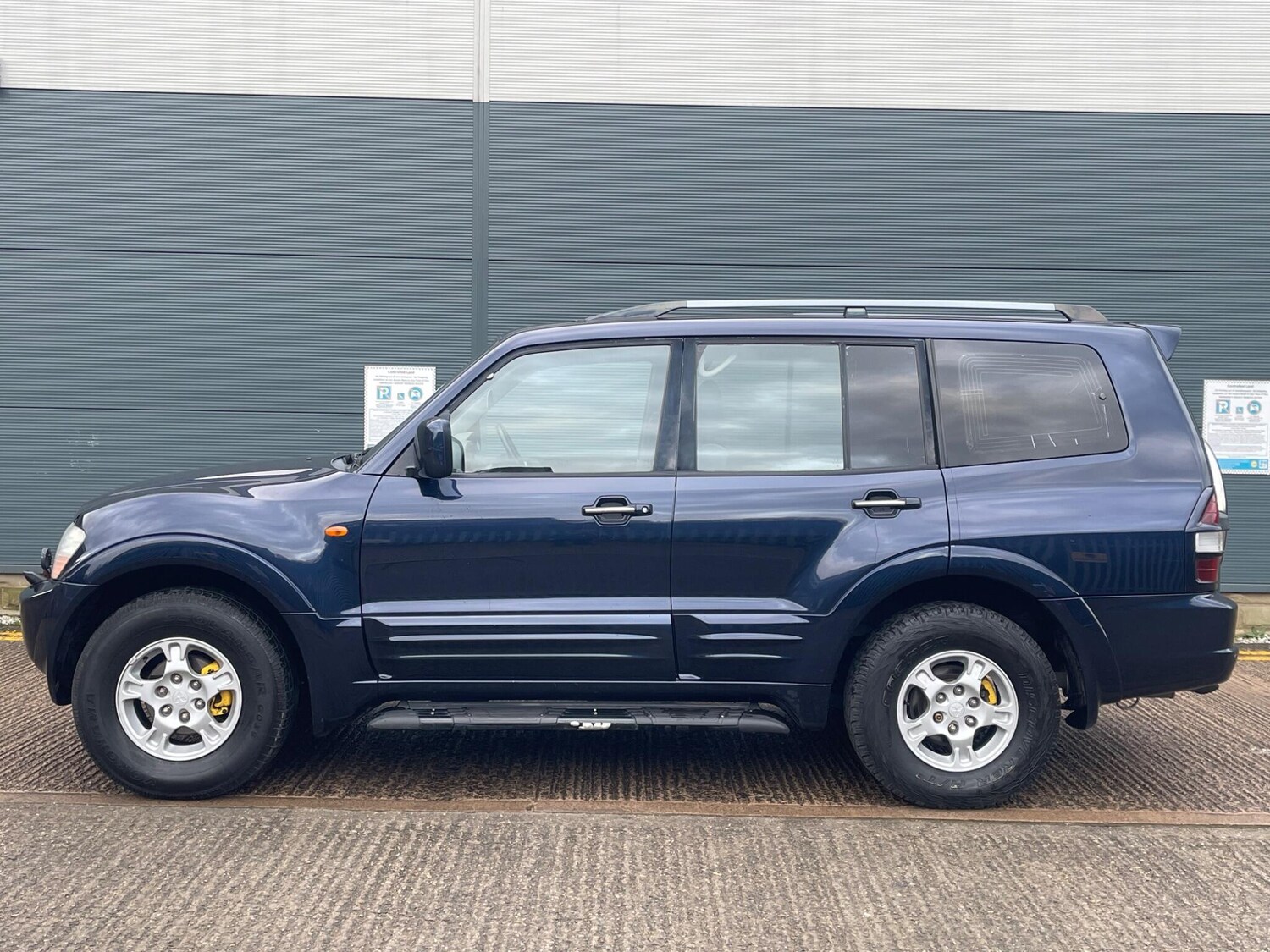 Used Mitsubishi Pajero for sale - 77496136: Photo 47