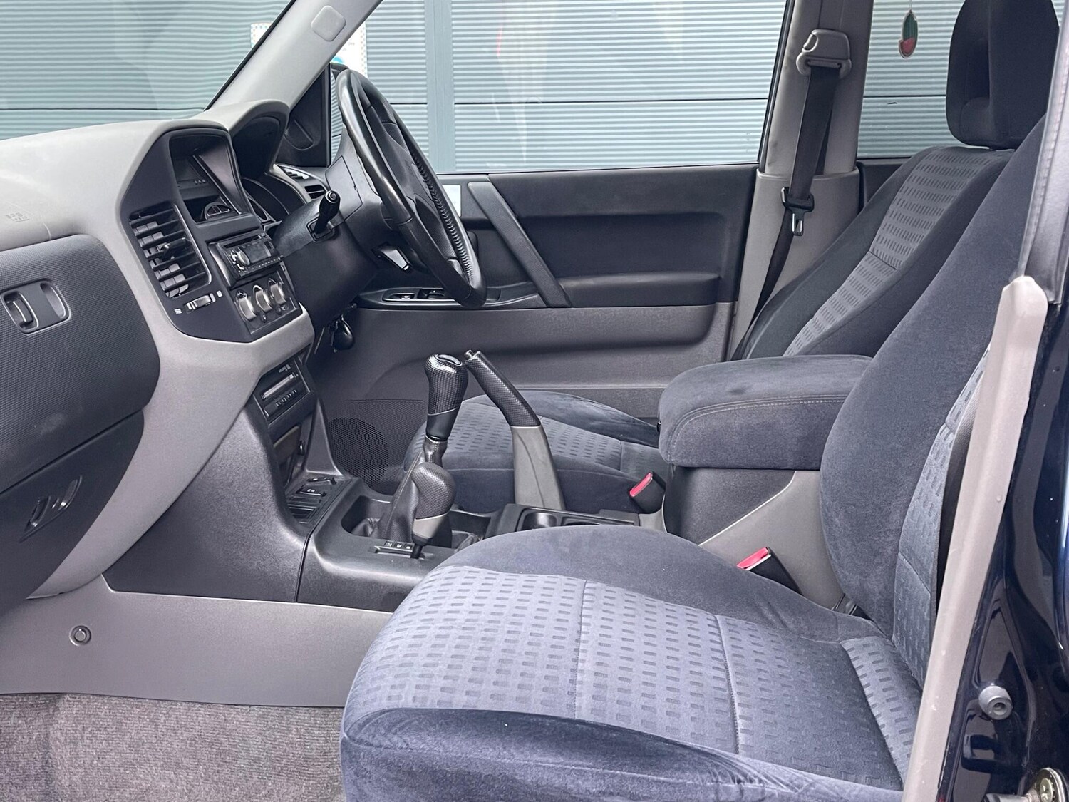 Used Mitsubishi Pajero for sale - 77496136: Photo 54