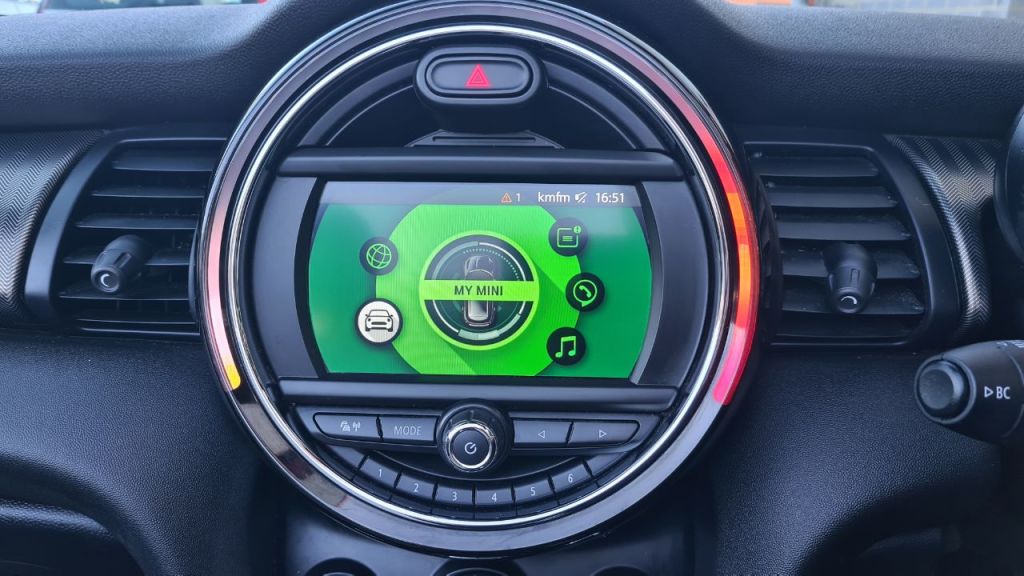 Used MINI Convertible 2019 for sale - 76222977: Photo 13