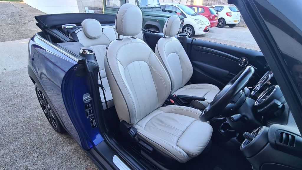 Used MINI Convertible 2019 for sale - 76222977: Photo 17