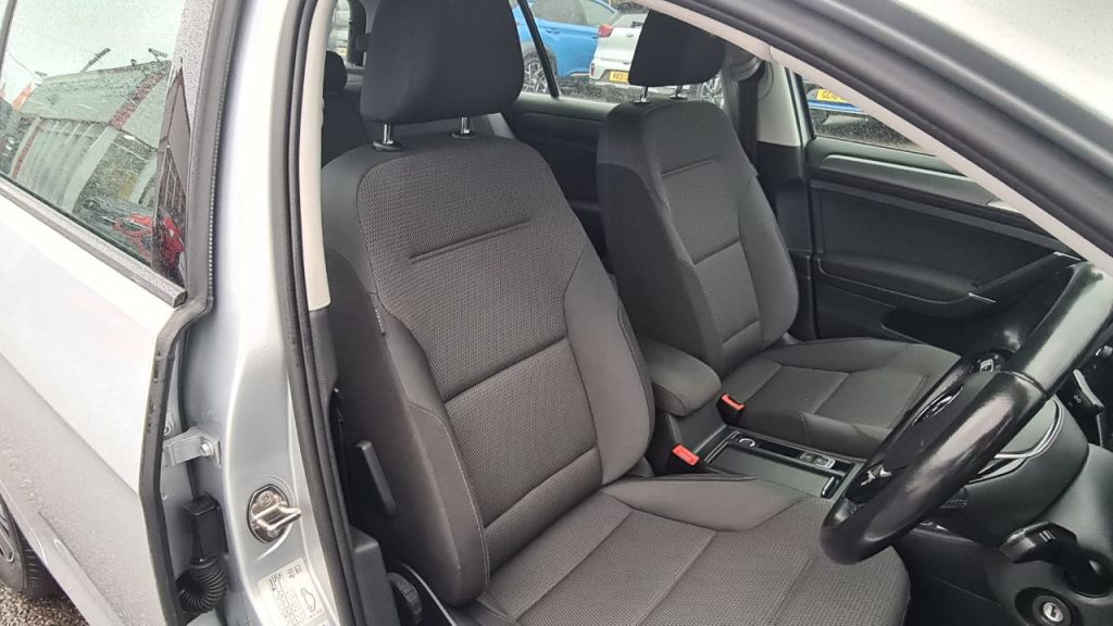 Used Volkswagen Golf 2018 for sale - 76495690: Photo 16