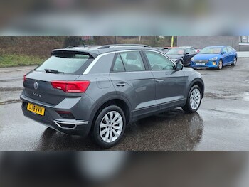 Used Volkswagen T-Roc 2018 for sale - 77463277: Photo