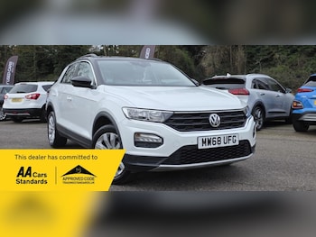 Used Volkswagen T-Roc 2018 for sale - 77764132: Photo