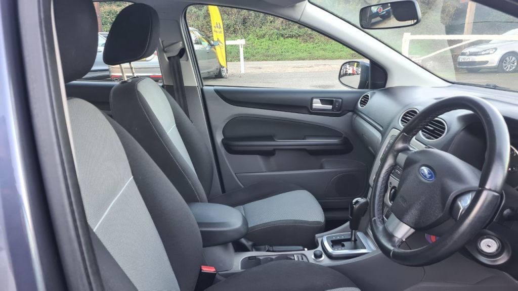 Used Ford Focus 2010 for sale - 76662907: Photo 11