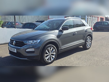 Used Volkswagen T-Roc 2019 for sale - 78745104: Photo