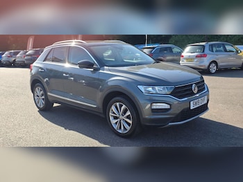 Used Volkswagen T-Roc 2019 for sale - 78745104: Photo