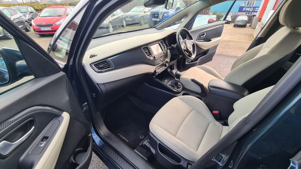 Used Kia Carens 2018 for sale - 77026465: Photo 18