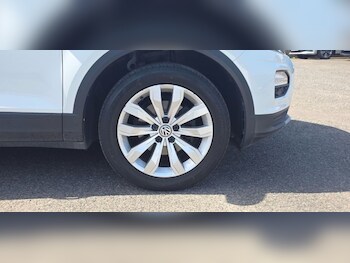 Used Volkswagen T-Roc 2018 for sale - 79008778: Photo