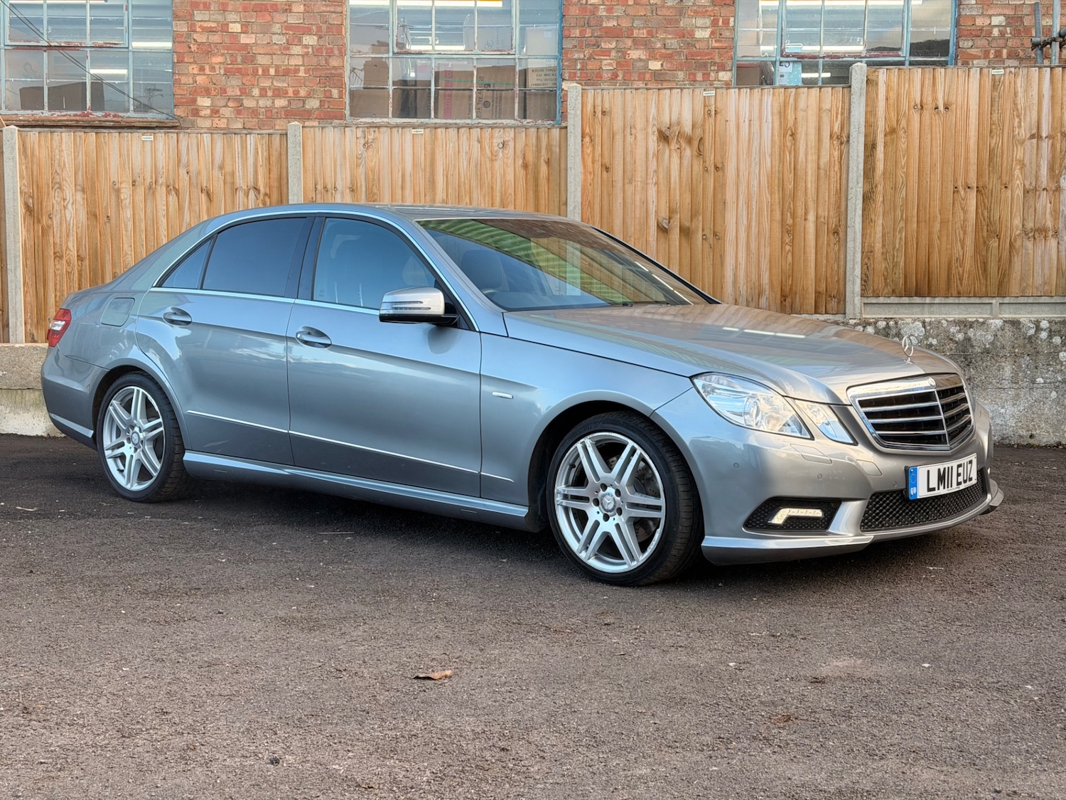 Used Mercedes-Benz E Class 2011 for sale - 76595246: Photo 1