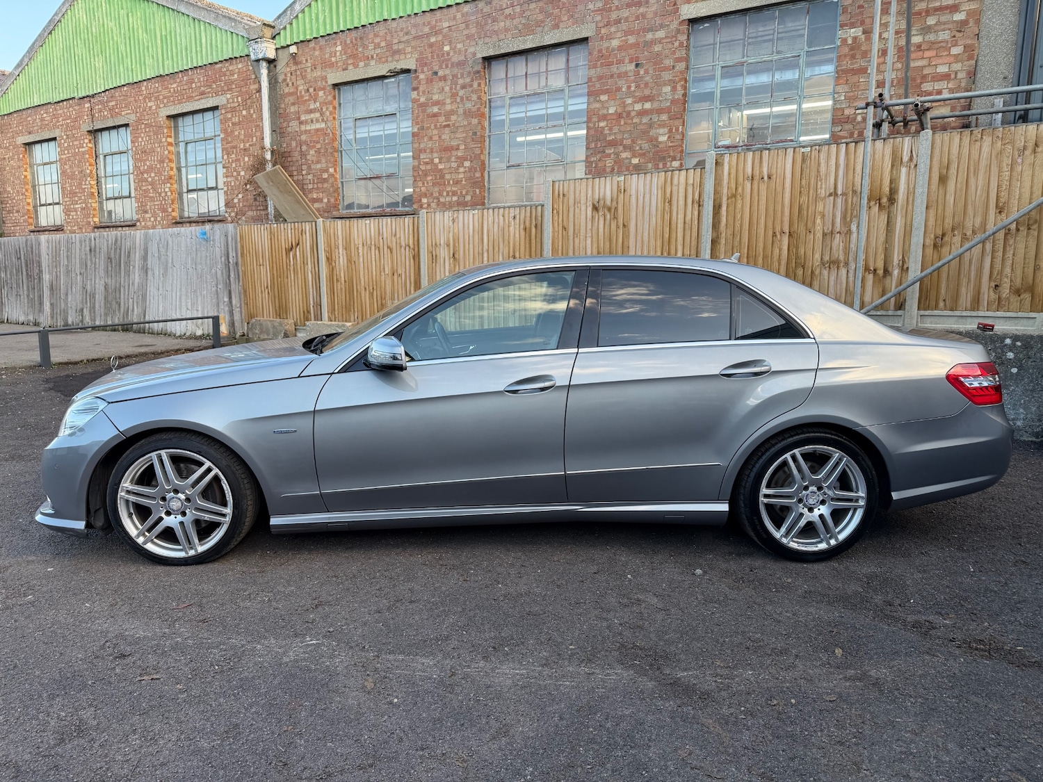 Used Mercedes-Benz E Class 2011 for sale - 76595246: Photo 12
