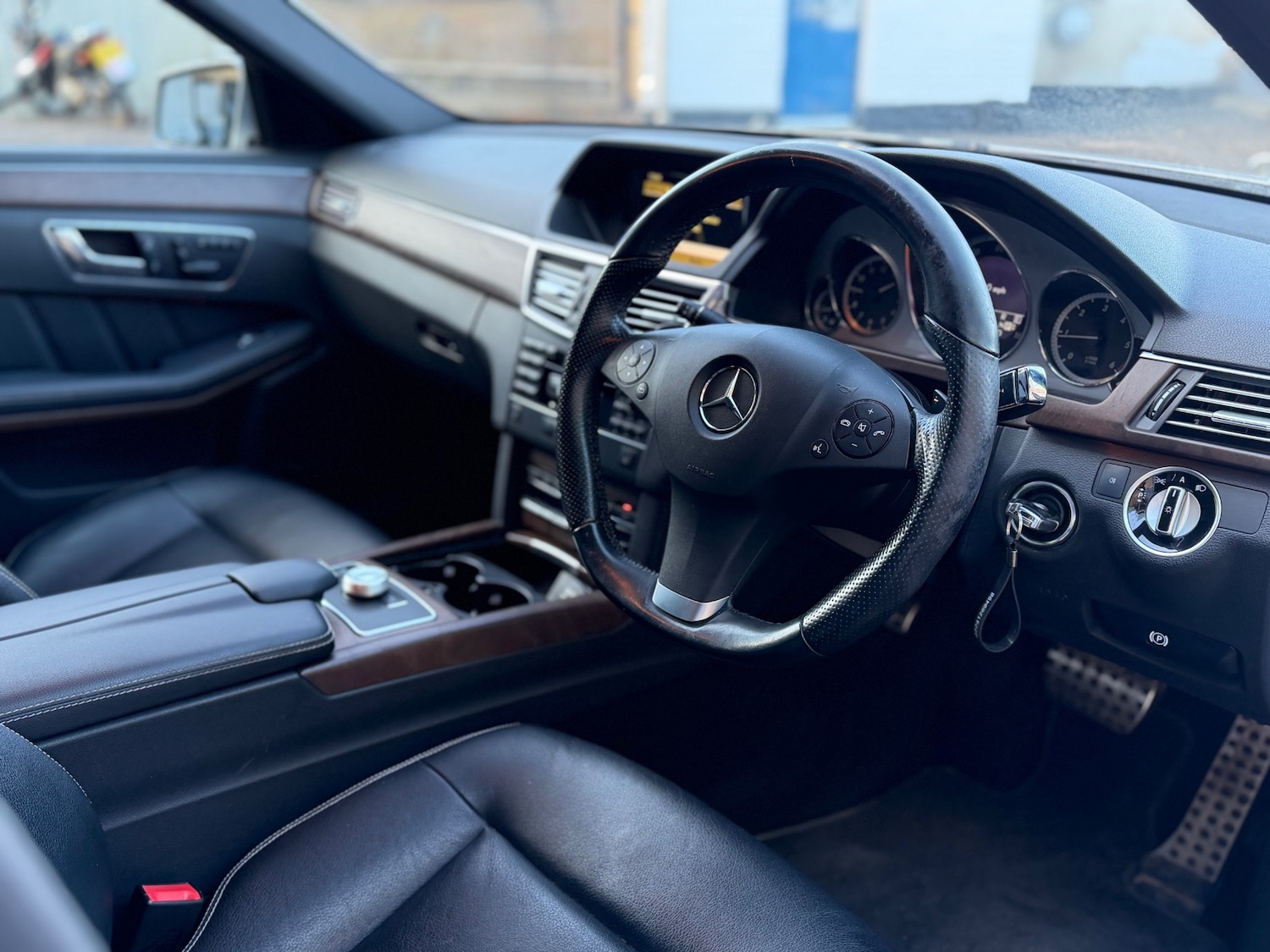 Used Mercedes-Benz E Class 2011 for sale - 76595246: Photo 19