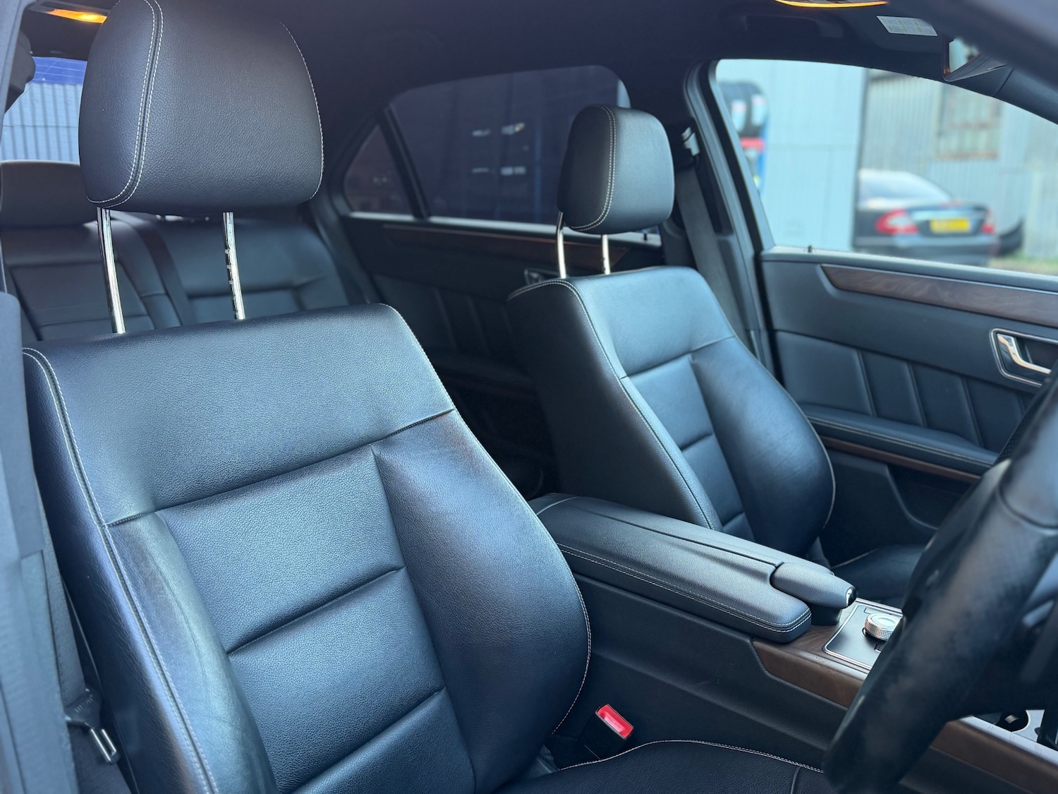 Used Mercedes-Benz E Class 2011 for sale - 76595246: Photo 21