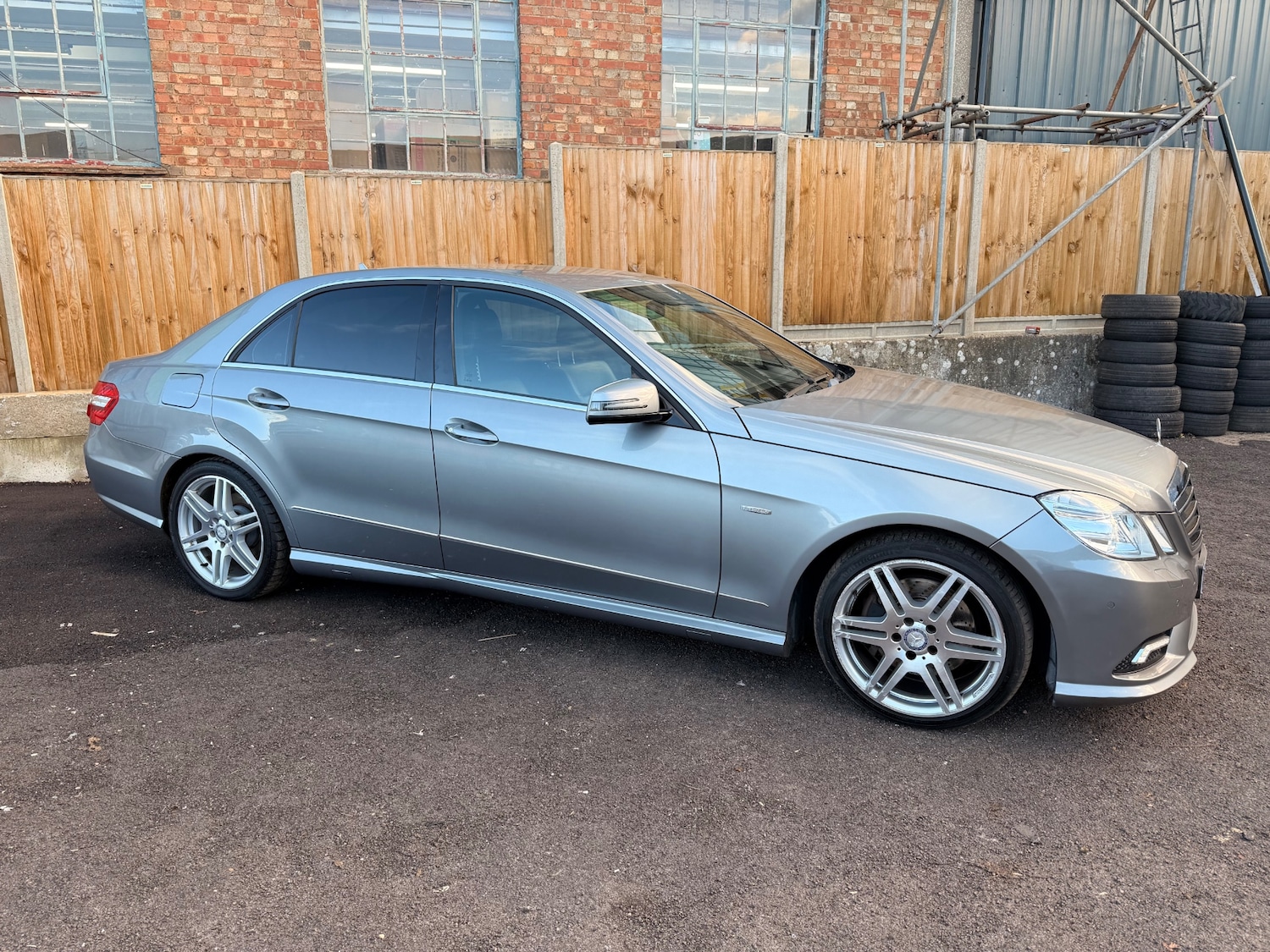 Used Mercedes-Benz E Class 2011 for sale - 76595246: Photo 3