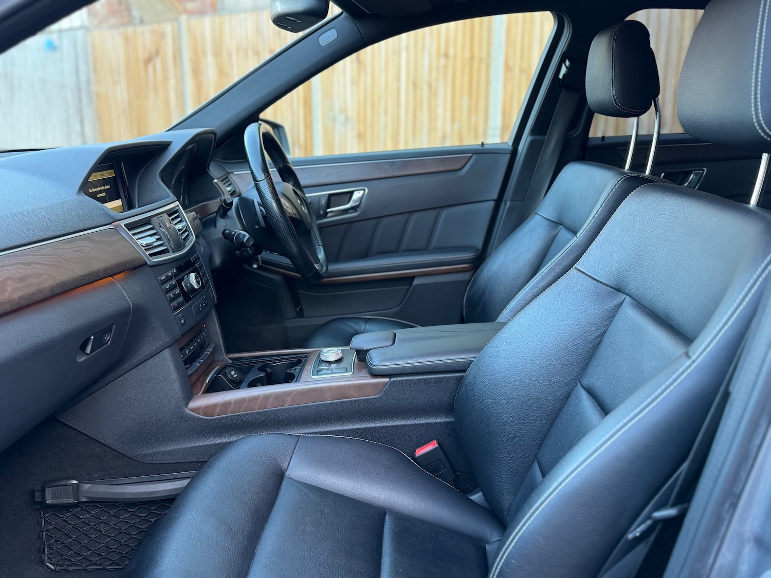 Used Mercedes-Benz E Class 2011 for sale - 76595246: Photo 30