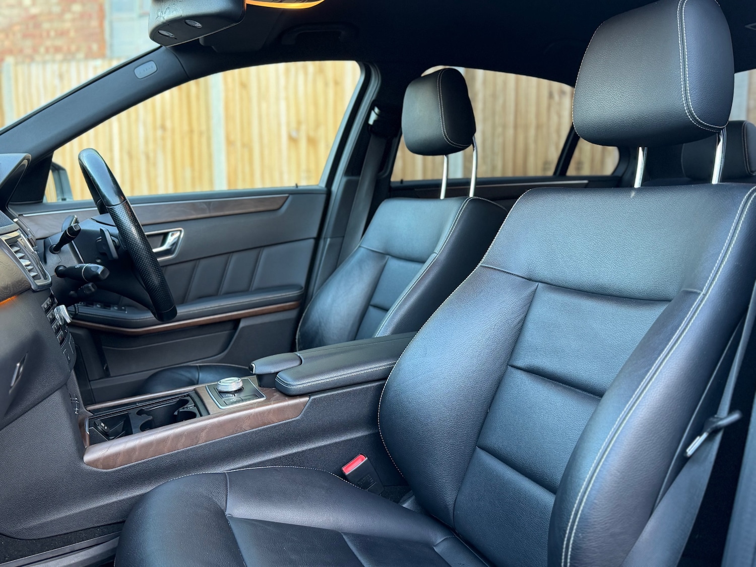 Used Mercedes-Benz E Class 2011 for sale - 76595246: Photo 31