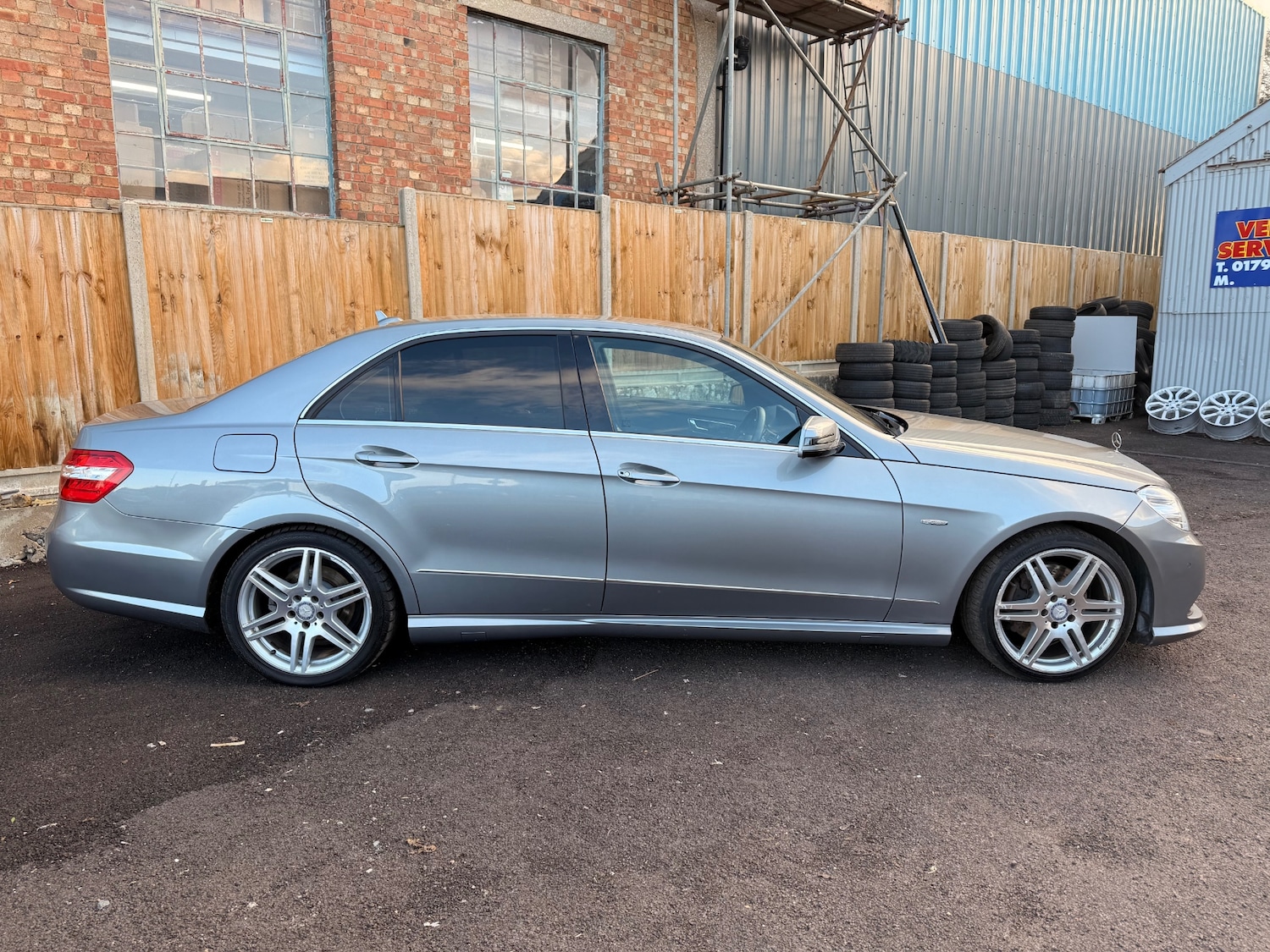 Used Mercedes-Benz E Class 2011 for sale - 76595246: Photo 4